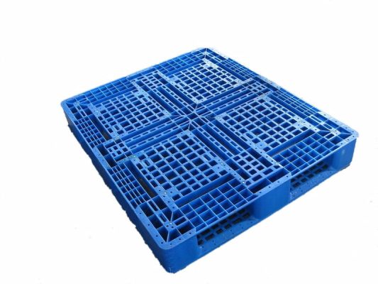 pallet nhựa màu xanh đan lưới