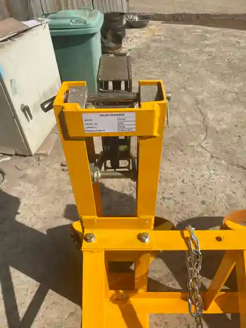Cơ cấu kẹp phuy tự động model DG720 tải trọng 720kg