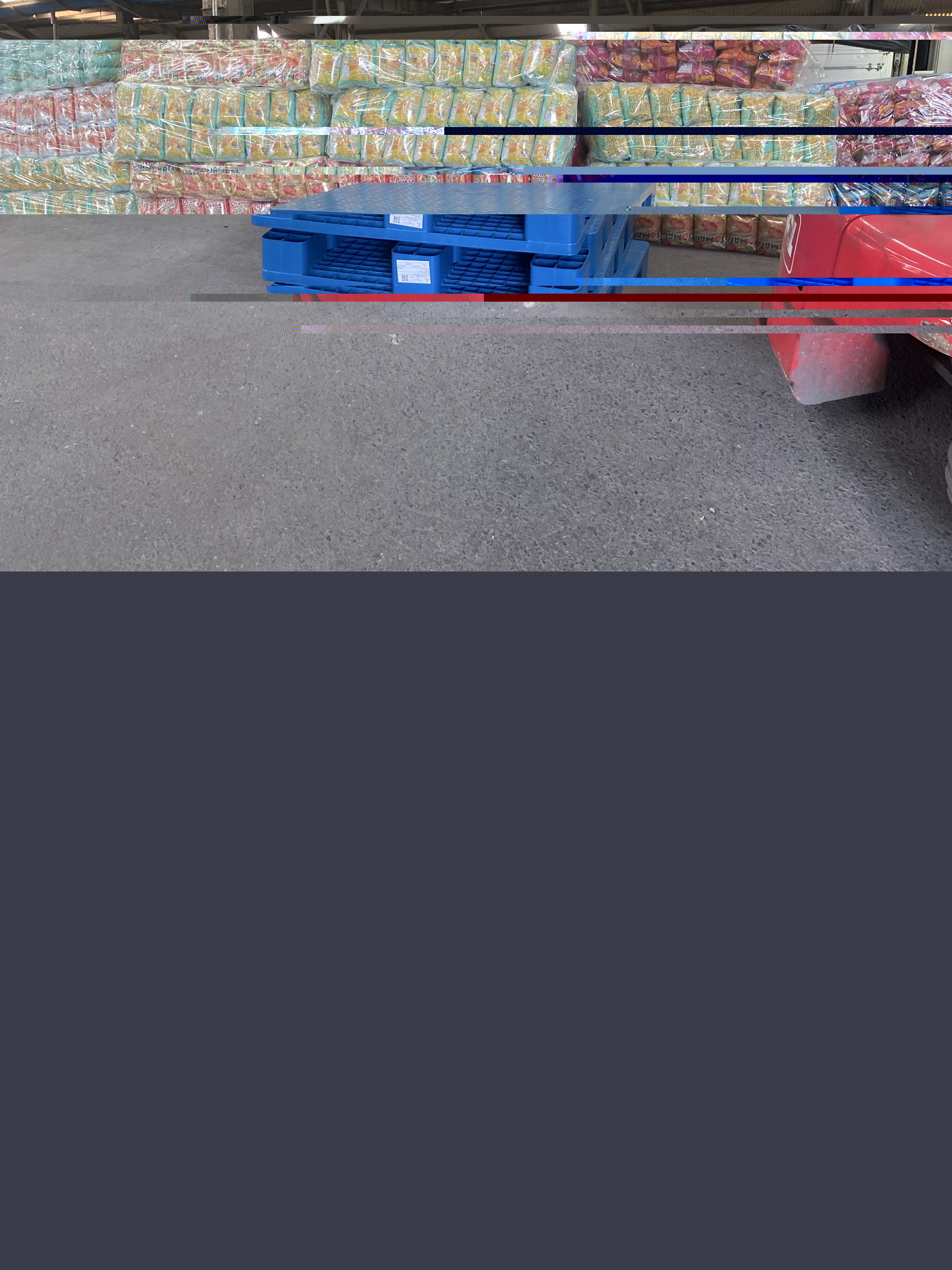 Các pallet nhựa 9 chân 1200x1000x140mm màu xanh được xếp chồng