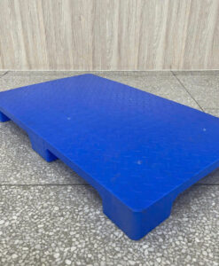Mặt trên pallet nhựa lót sàn 1000x600x100 mm HDPE nguyên sinh màu xanh dương